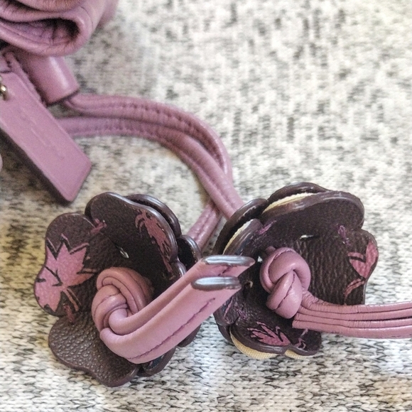 🪻NWOT Coach Lilac Purple Pebbled Leather Petal Floral Bucket Wristlet Pouch Bag - Picture 4 of 13